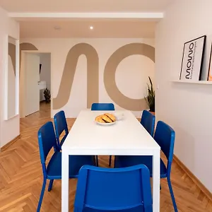 Apartment Apartmenthaus - Grosszuegige Fuer Je 4-8 Personen Mit Balkon, Kitzingen
